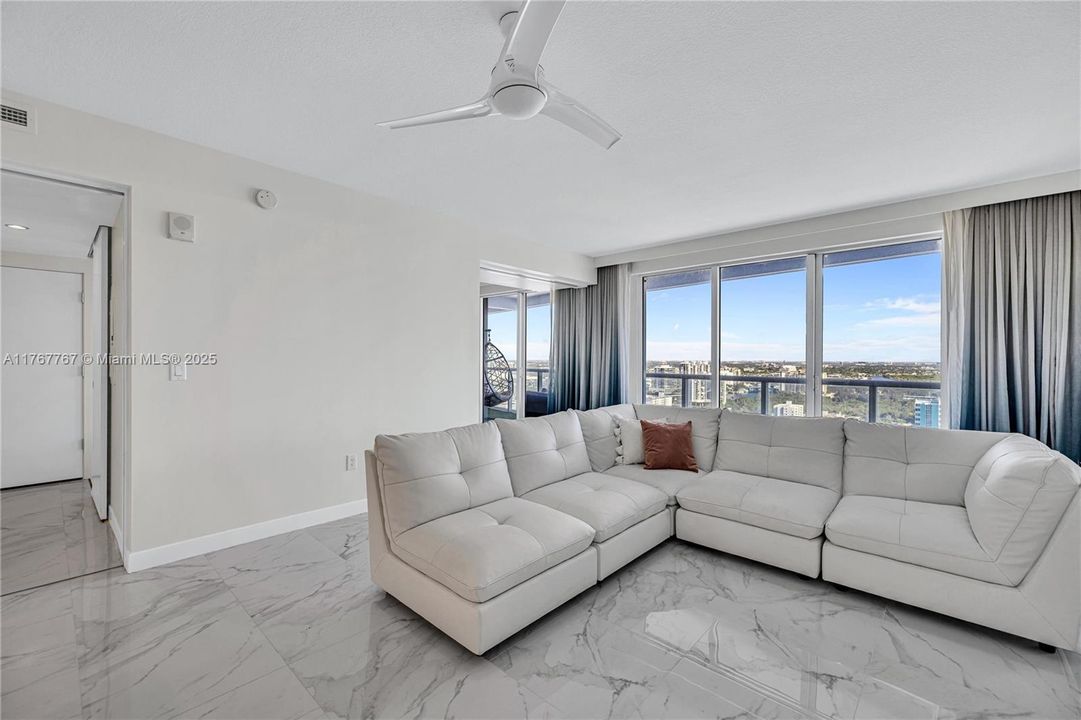 最近售出: $950,000 (2 贝兹, 2 浴室, 1176 平方英尺)