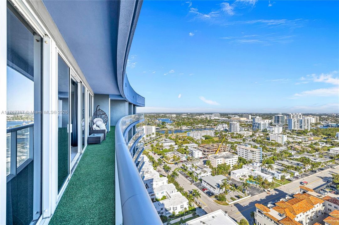 最近售出: $950,000 (2 贝兹, 2 浴室, 1176 平方英尺)