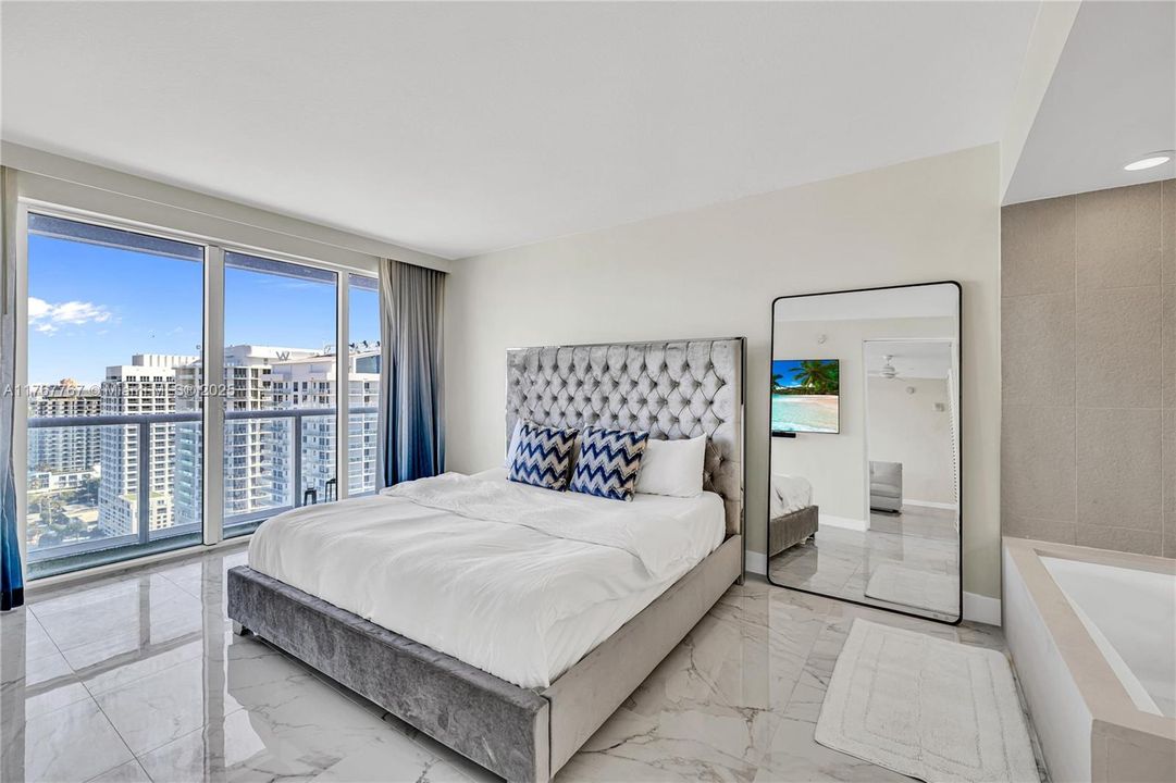 最近售出: $950,000 (2 贝兹, 2 浴室, 1176 平方英尺)