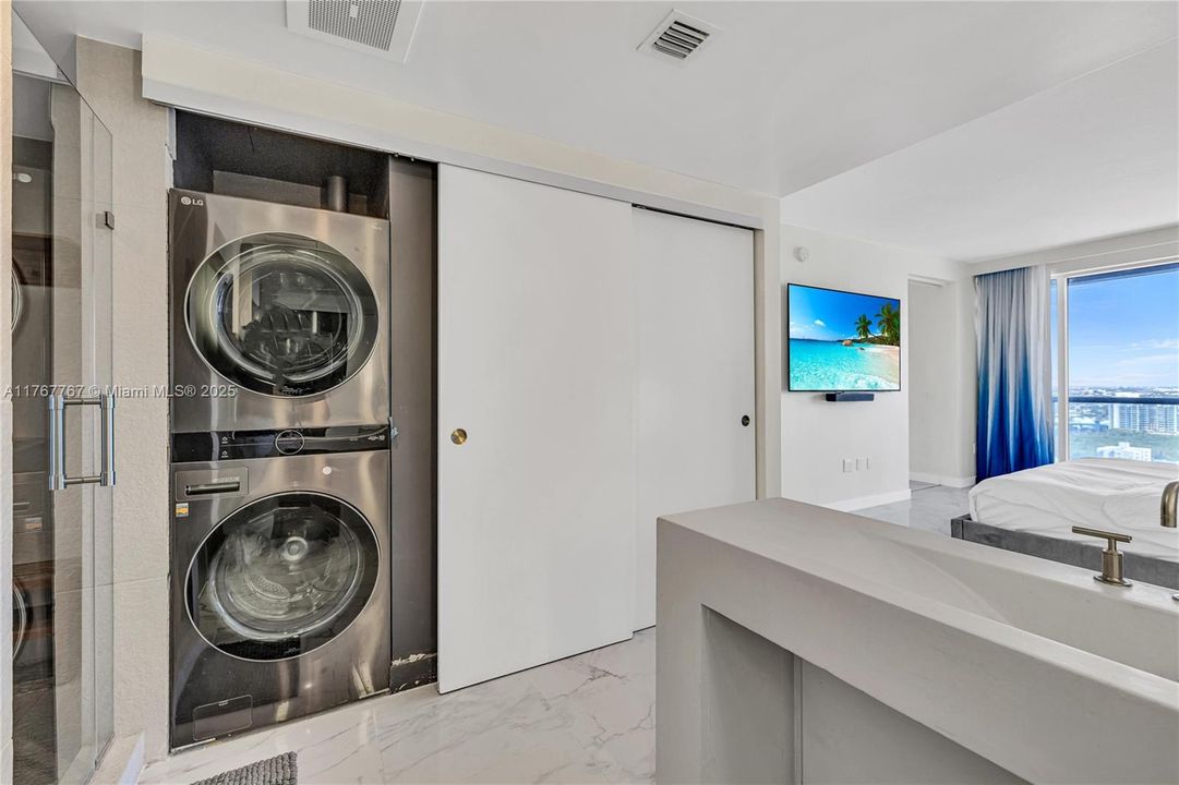 最近售出: $950,000 (2 贝兹, 2 浴室, 1176 平方英尺)