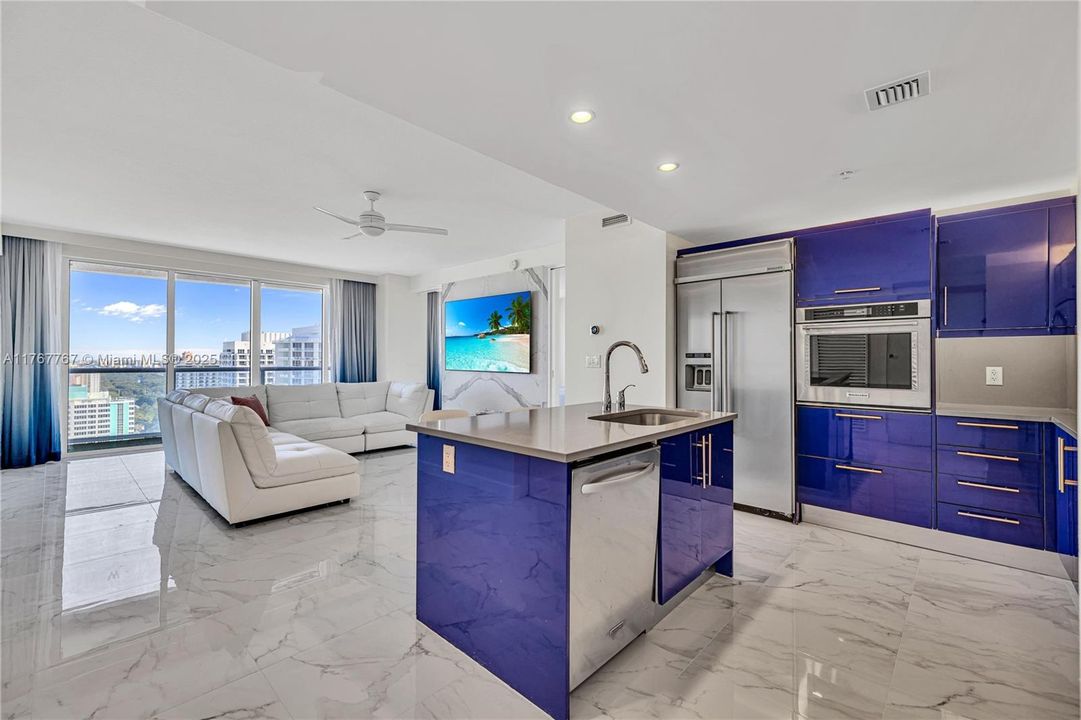 最近售出: $950,000 (2 贝兹, 2 浴室, 1176 平方英尺)