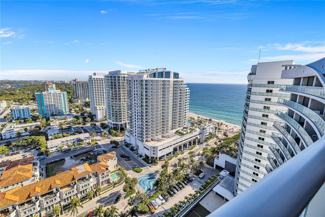 最近售出: $950,000 (2 贝兹, 2 浴室, 1176 平方英尺)