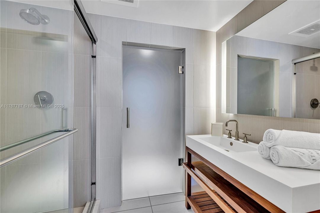 最近售出: $950,000 (2 贝兹, 2 浴室, 1176 平方英尺)