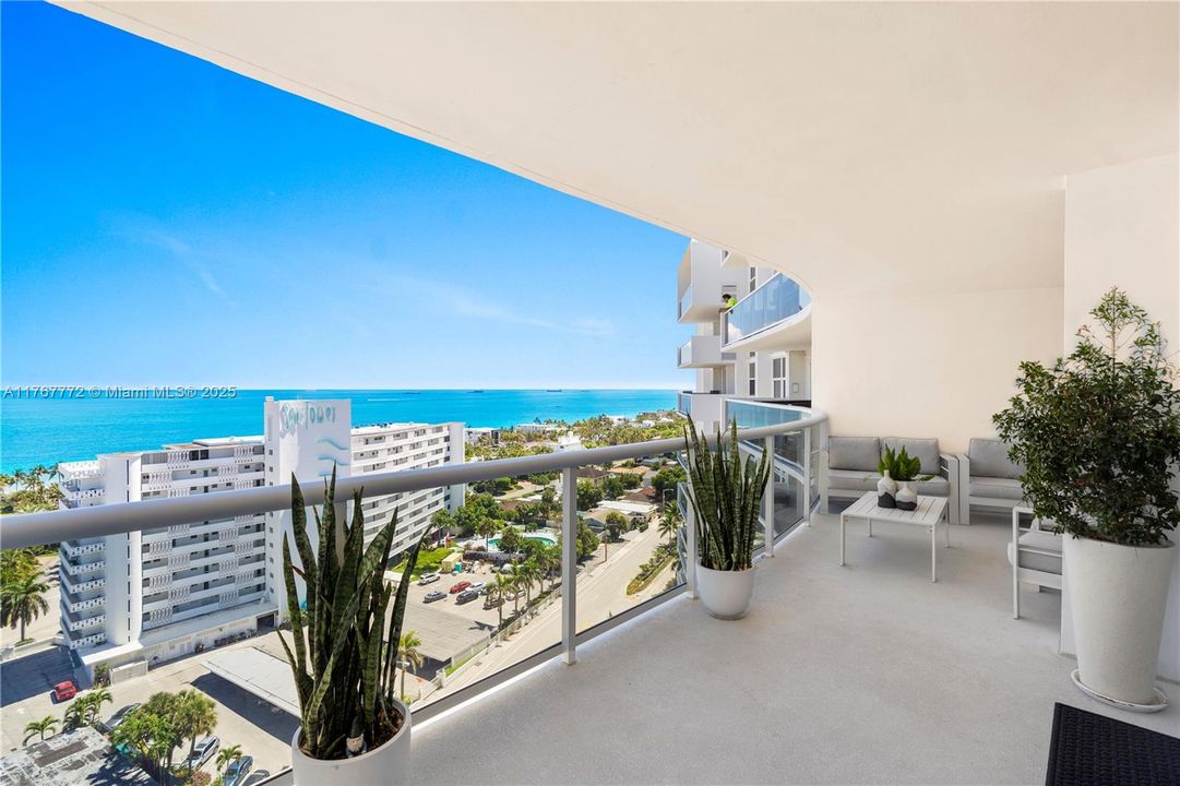 Недавно продано: $665,000 (2 спален, 2 ванн, 1100 Квадратных фут)