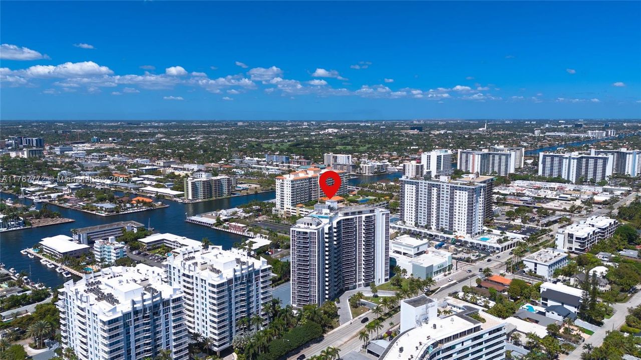 Недавно продано: $665,000 (2 спален, 2 ванн, 1100 Квадратных фут)