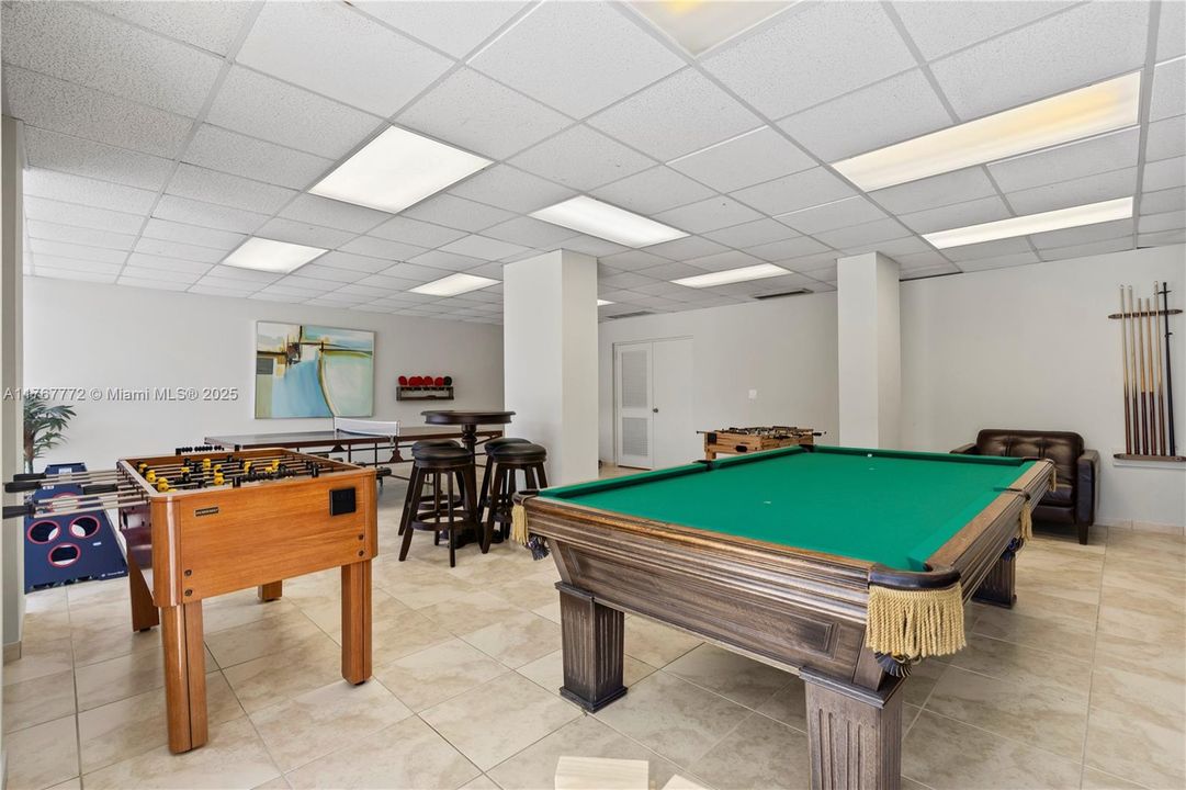 Недавно продано: $665,000 (2 спален, 2 ванн, 1100 Квадратных фут)