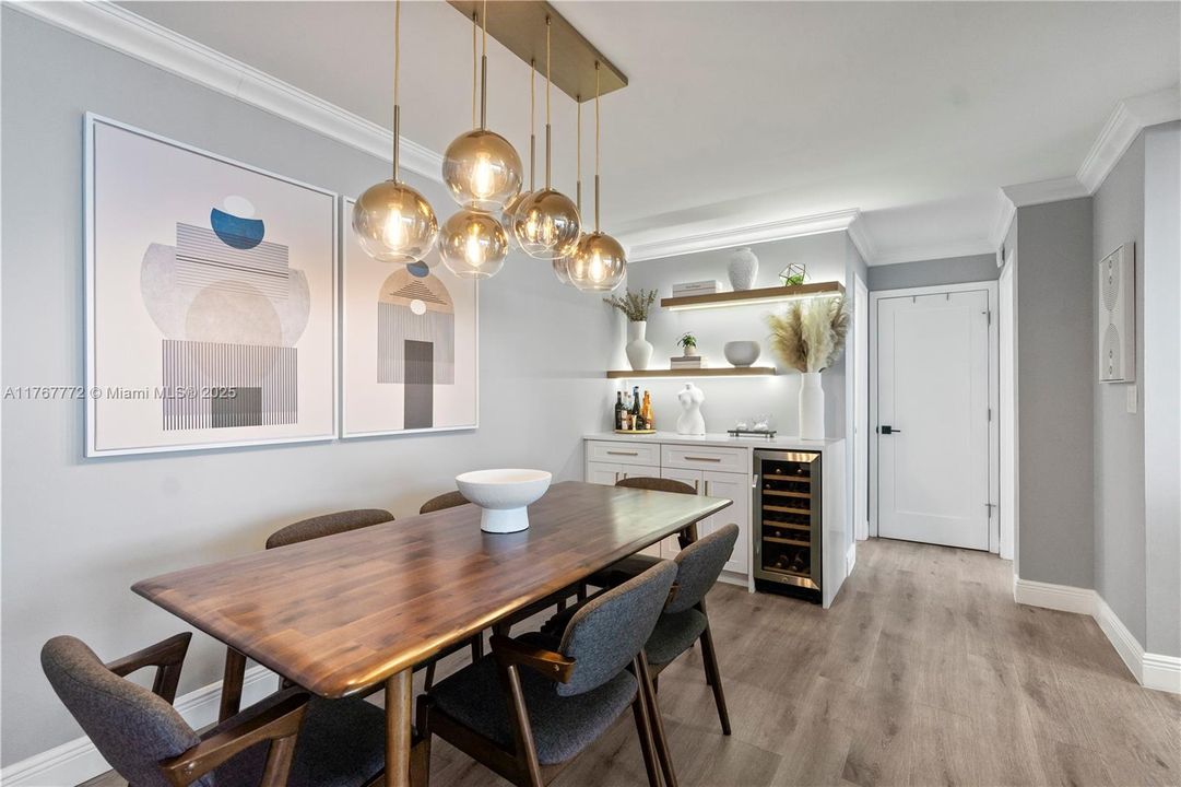 Недавно продано: $665,000 (2 спален, 2 ванн, 1100 Квадратных фут)