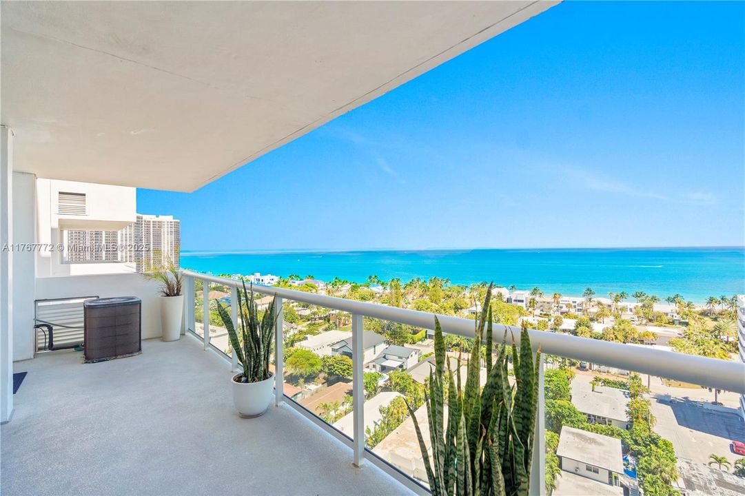 Недавно продано: $665,000 (2 спален, 2 ванн, 1100 Квадратных фут)