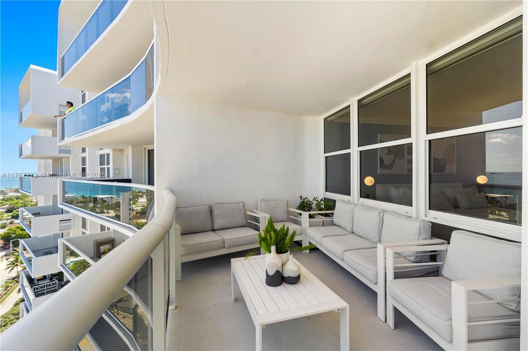 Недавно продано: $665,000 (2 спален, 2 ванн, 1100 Квадратных фут)