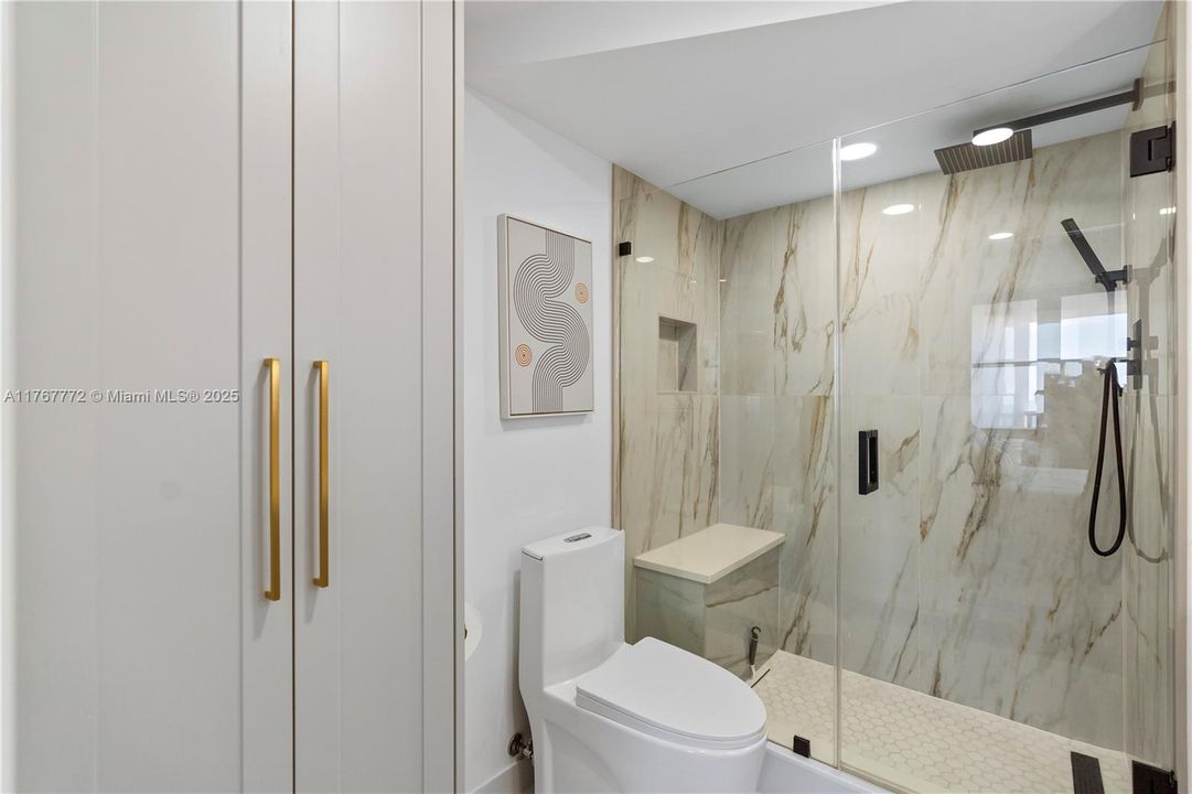 Недавно продано: $665,000 (2 спален, 2 ванн, 1100 Квадратных фут)