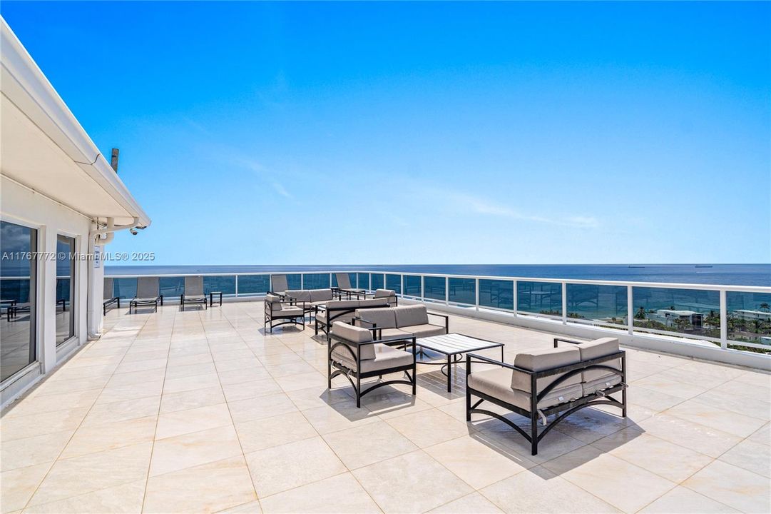 Недавно продано: $665,000 (2 спален, 2 ванн, 1100 Квадратных фут)