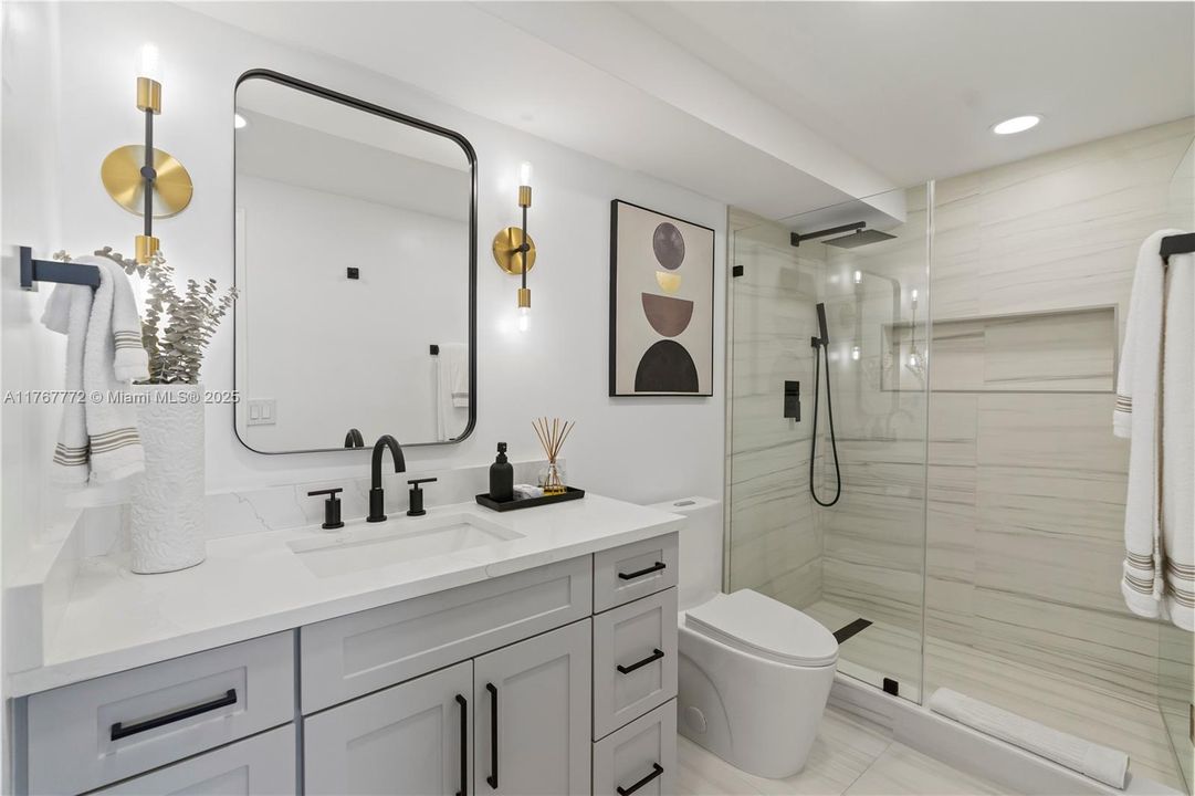 Недавно продано: $665,000 (2 спален, 2 ванн, 1100 Квадратных фут)