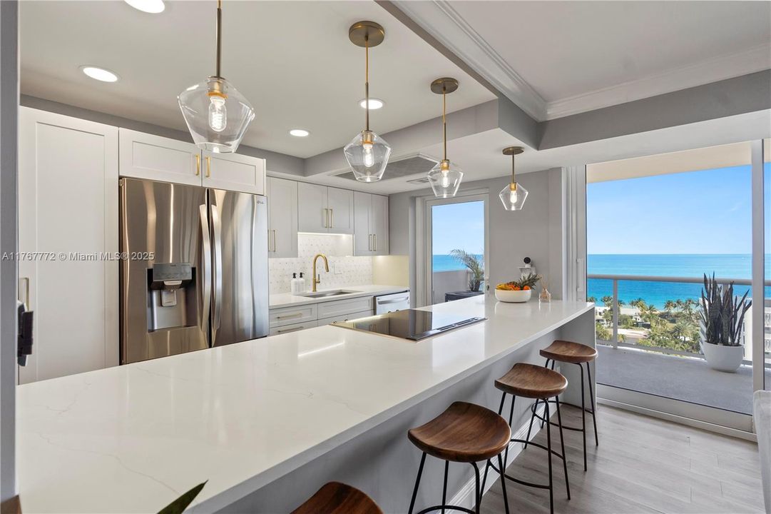 Недавно продано: $665,000 (2 спален, 2 ванн, 1100 Квадратных фут)