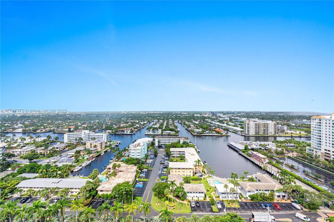 Недавно продано: $665,000 (2 спален, 2 ванн, 1100 Квадратных фут)