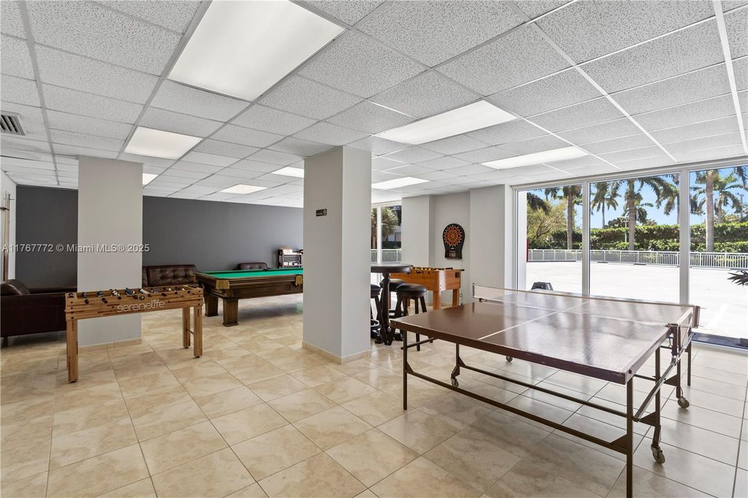 Недавно продано: $665,000 (2 спален, 2 ванн, 1100 Квадратных фут)