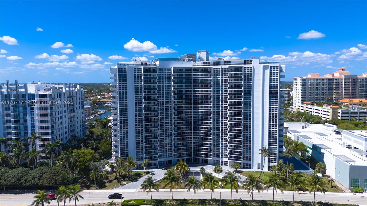 Недавно продано: $665,000 (2 спален, 2 ванн, 1100 Квадратных фут)