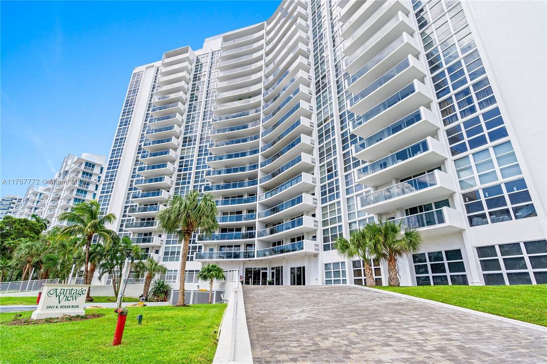 Недавно продано: $665,000 (2 спален, 2 ванн, 1100 Квадратных фут)