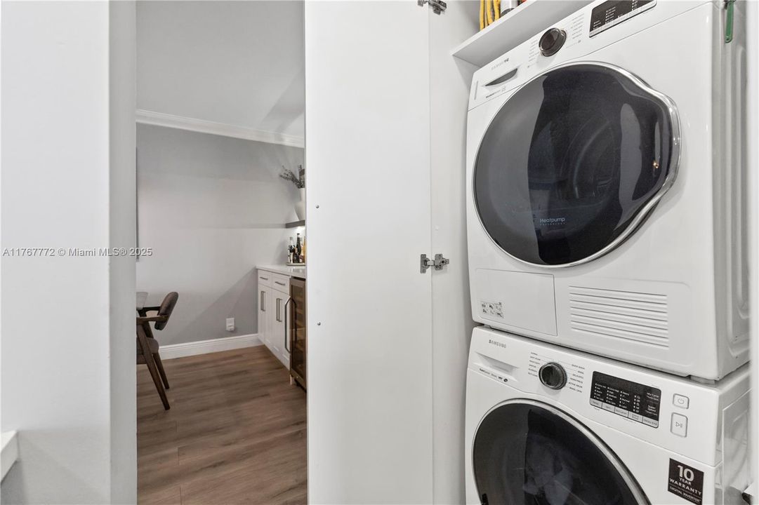 Недавно продано: $665,000 (2 спален, 2 ванн, 1100 Квадратных фут)