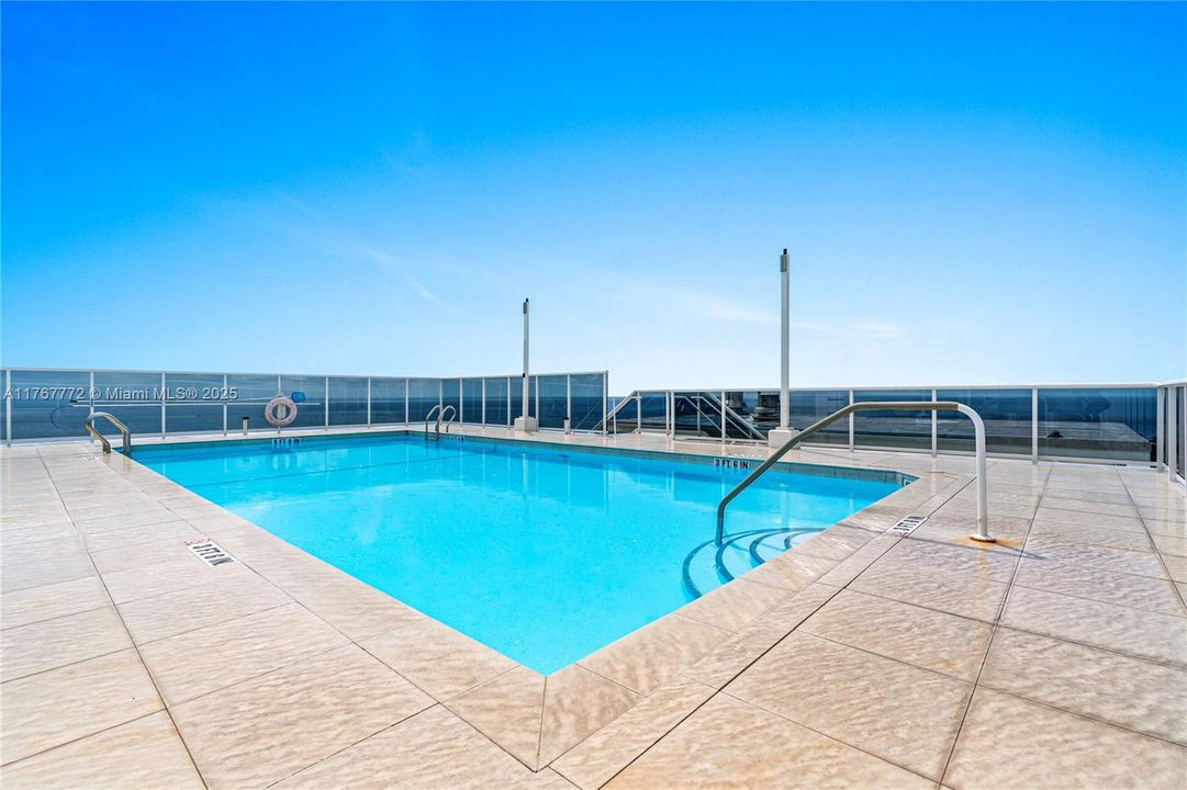 Недавно продано: $665,000 (2 спален, 2 ванн, 1100 Квадратных фут)