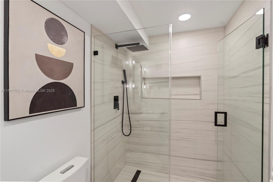 Недавно продано: $665,000 (2 спален, 2 ванн, 1100 Квадратных фут)