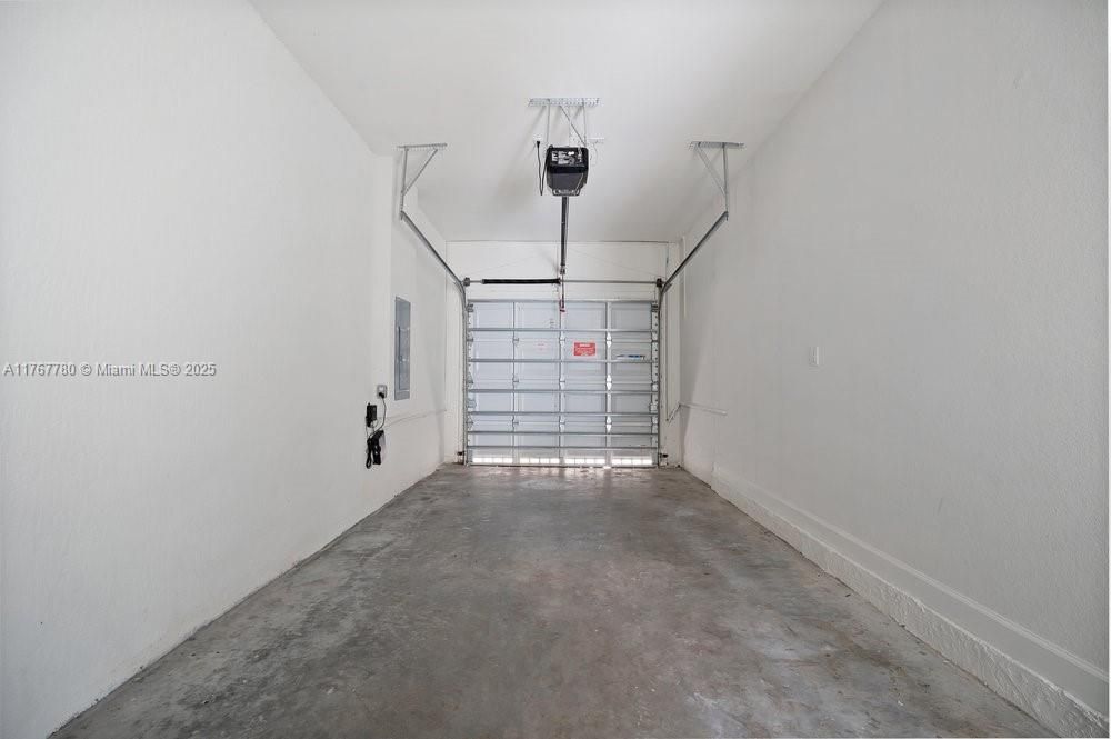 最近售出: $399,000 (3 贝兹, 2 浴室, 1566 平方英尺)