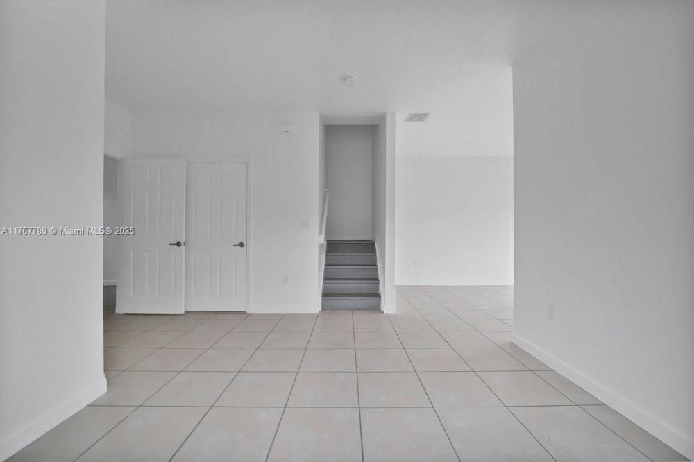 最近售出: $399,000 (3 贝兹, 2 浴室, 1566 平方英尺)