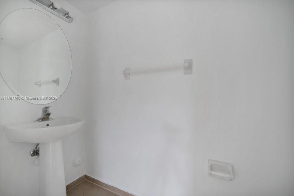 最近售出: $399,000 (3 贝兹, 2 浴室, 1566 平方英尺)