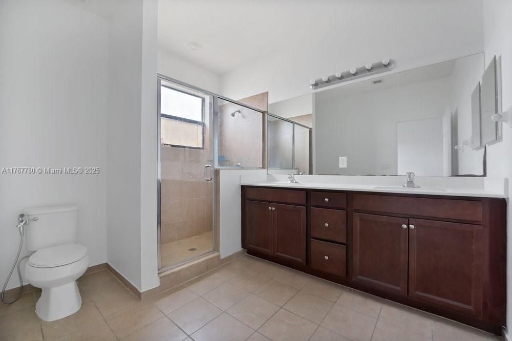 最近售出: $399,000 (3 贝兹, 2 浴室, 1566 平方英尺)