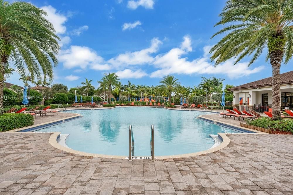 最近售出: $399,000 (3 贝兹, 2 浴室, 1566 平方英尺)