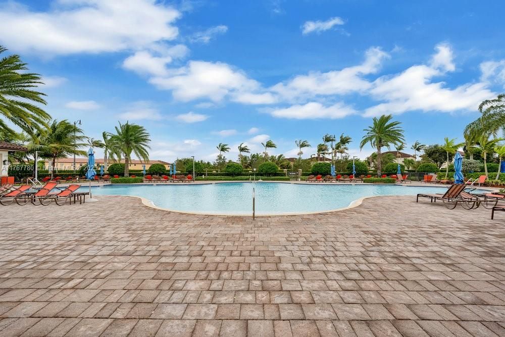 最近售出: $399,000 (3 贝兹, 2 浴室, 1566 平方英尺)