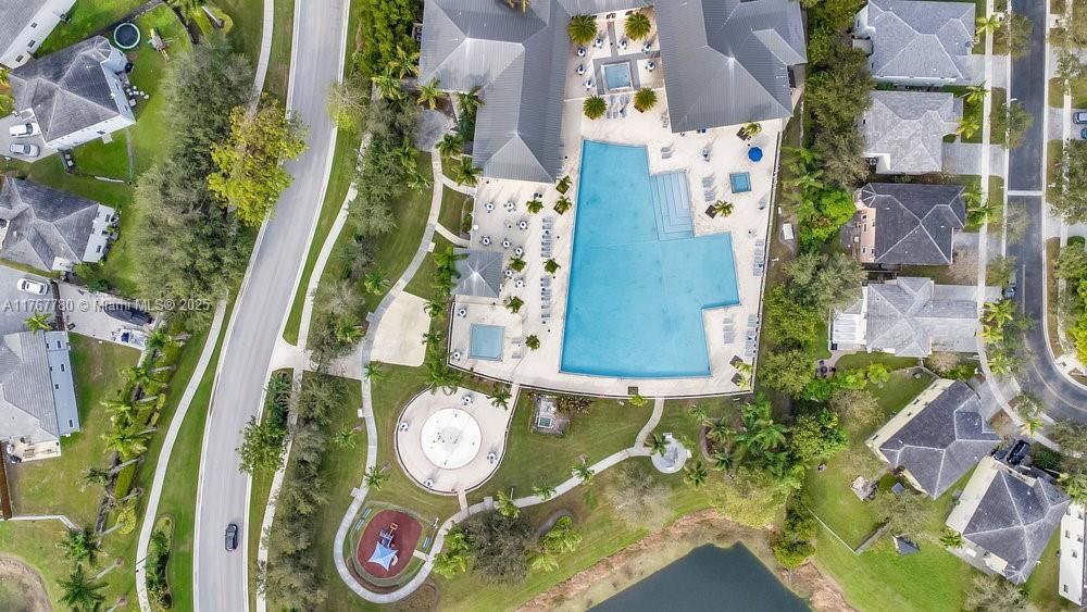 最近售出: $399,000 (3 贝兹, 2 浴室, 1566 平方英尺)