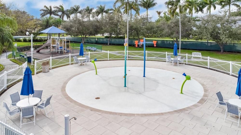 最近售出: $399,000 (3 贝兹, 2 浴室, 1566 平方英尺)