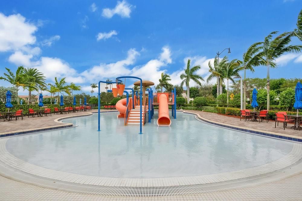 最近售出: $399,000 (3 贝兹, 2 浴室, 1566 平方英尺)