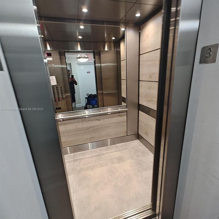 待售: $208,000 (1 贝兹, 1 浴室, 766 平方英尺)