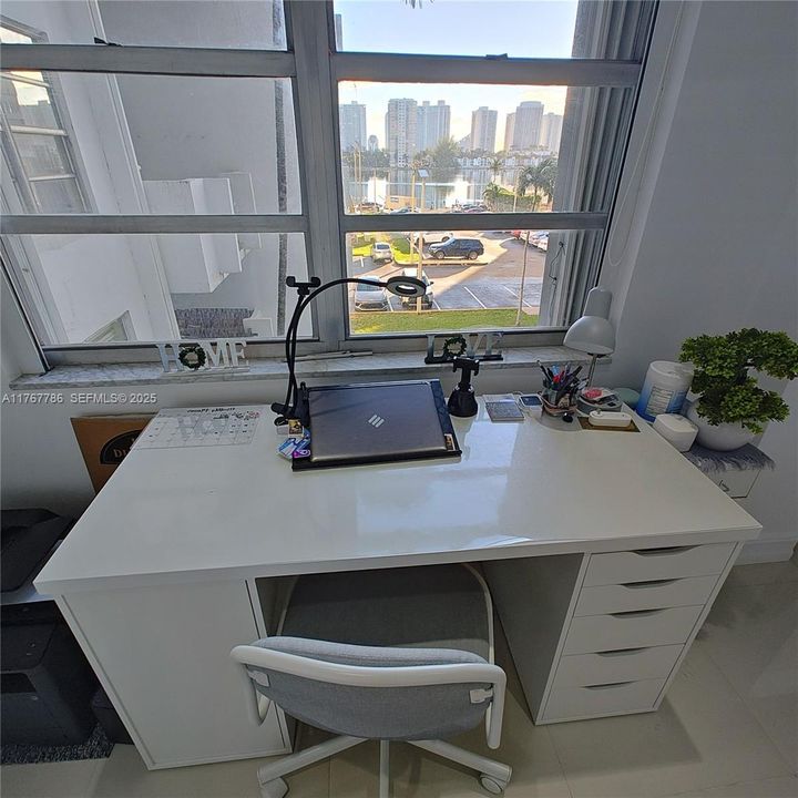 For Sale: $208,000 (1 beds, 1 baths, 766 Square Feet)