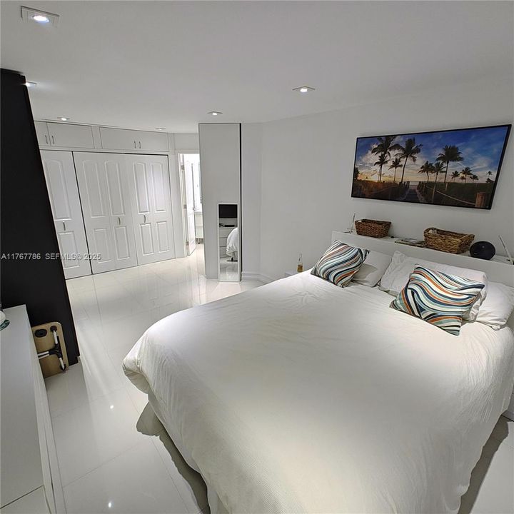 For Sale: $208,000 (1 beds, 1 baths, 766 Square Feet)