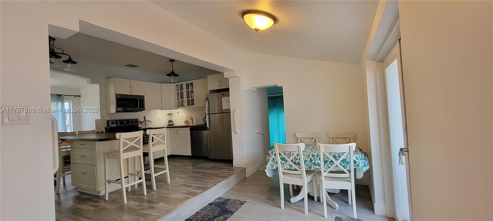 最近租的: $5,250 (5 贝兹, 4 浴室, 2152 平方英尺)