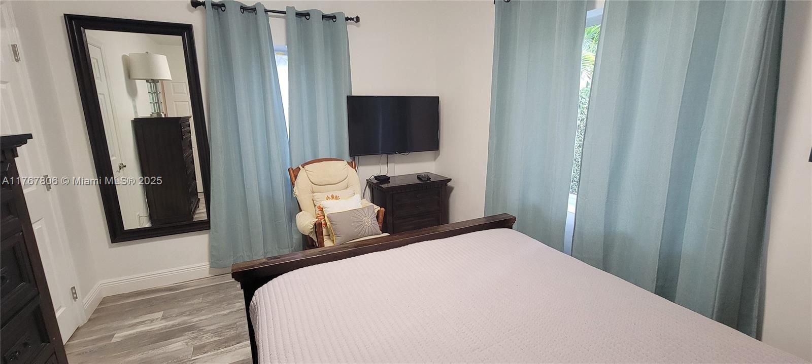 最近租的: $5,250 (5 贝兹, 4 浴室, 2152 平方英尺)