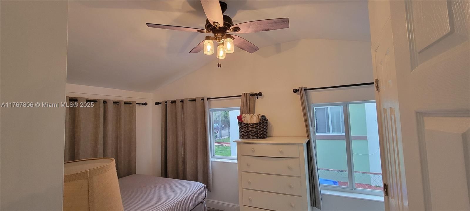 最近租的: $5,250 (5 贝兹, 4 浴室, 2152 平方英尺)