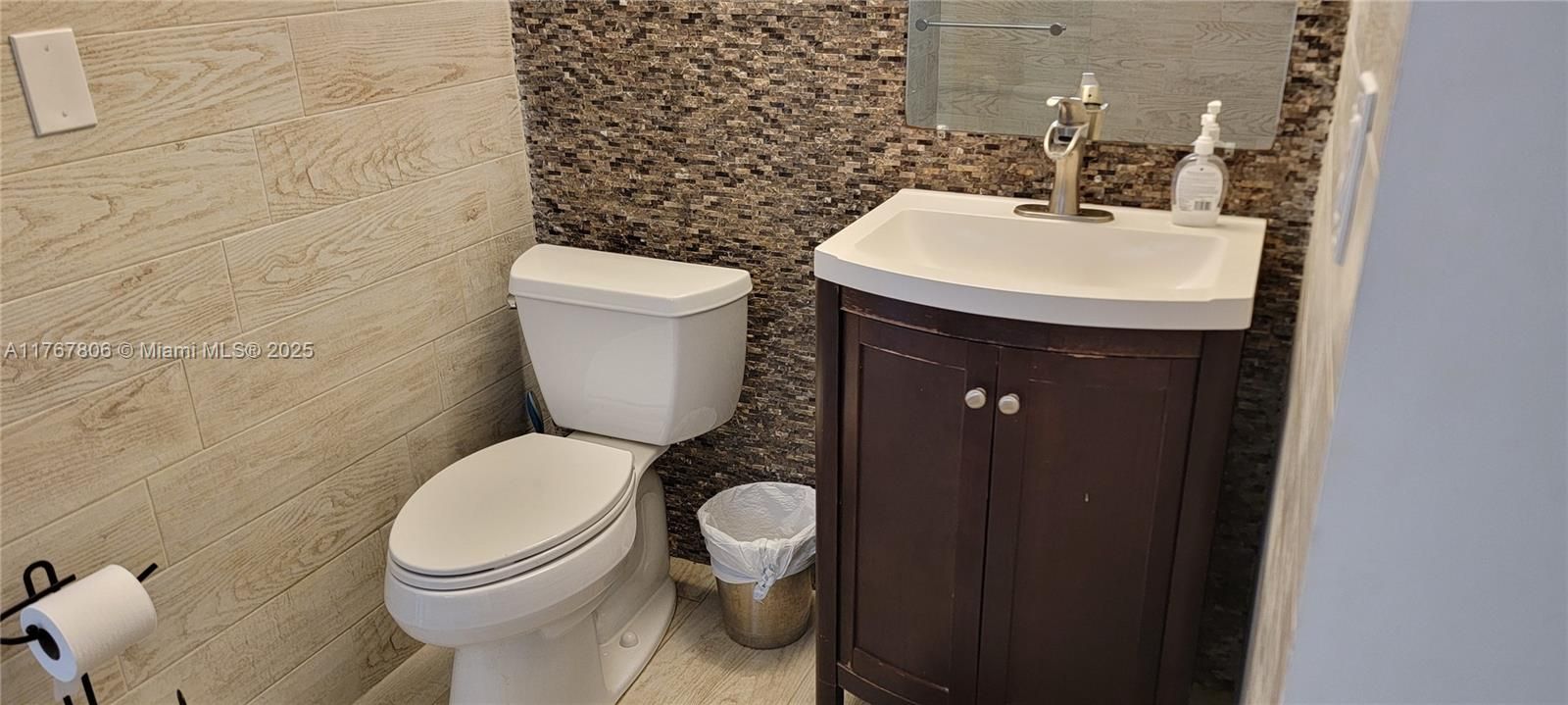 最近租的: $5,250 (5 贝兹, 4 浴室, 2152 平方英尺)