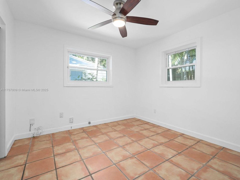 Recently Sold: $720,000 (2 beds, 1 baths, 756 Square Feet)