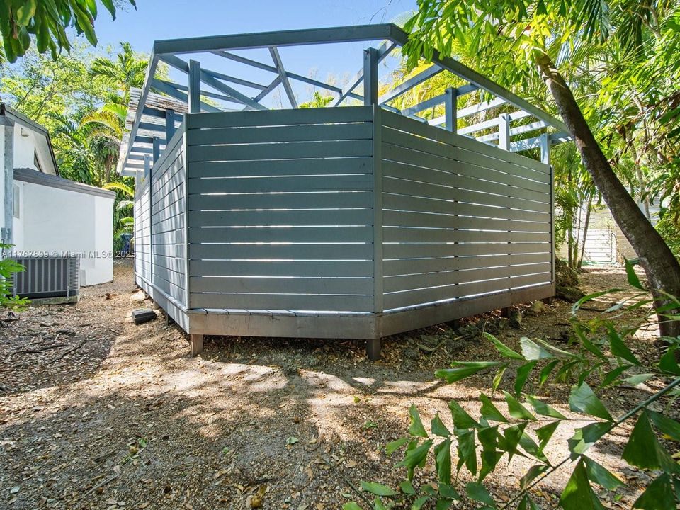 Recently Sold: $720,000 (2 beds, 1 baths, 756 Square Feet)