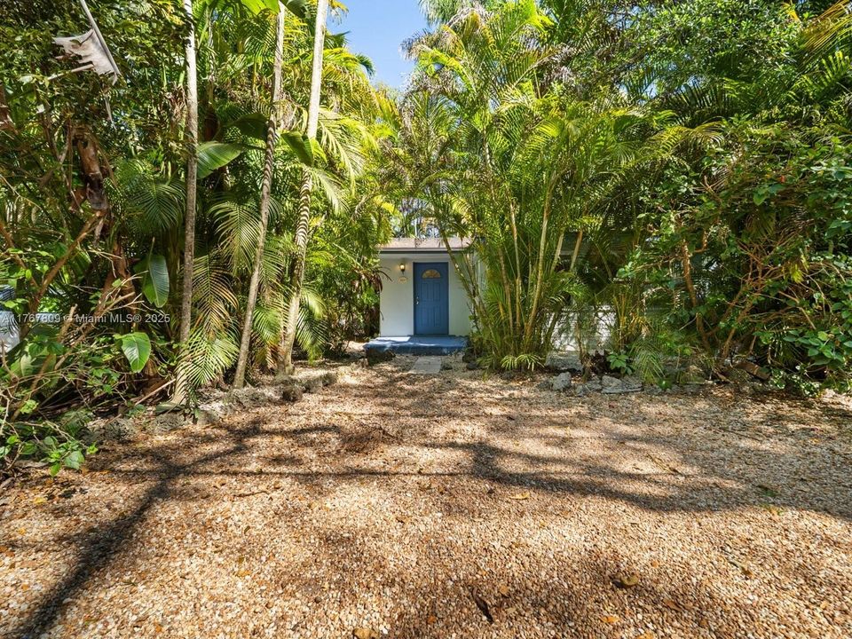 Recently Sold: $720,000 (2 beds, 1 baths, 756 Square Feet)