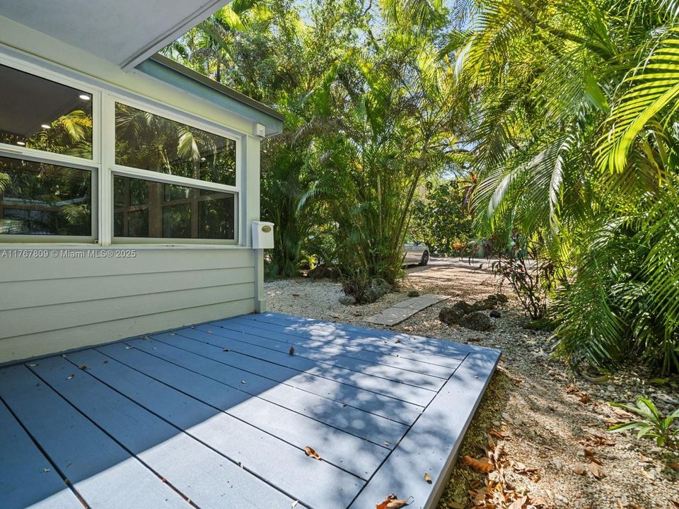 Recently Sold: $720,000 (2 beds, 1 baths, 756 Square Feet)