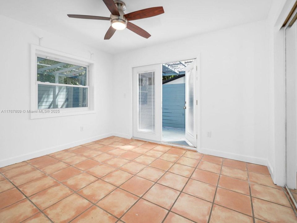 Recently Sold: $720,000 (2 beds, 1 baths, 756 Square Feet)