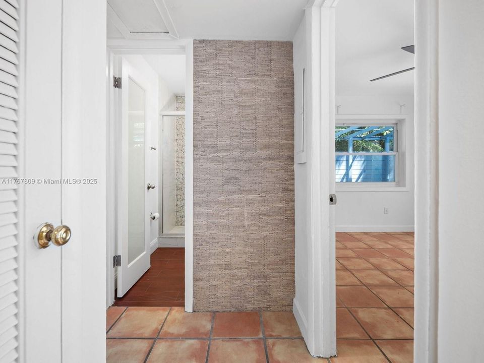 Recently Sold: $720,000 (2 beds, 1 baths, 756 Square Feet)
