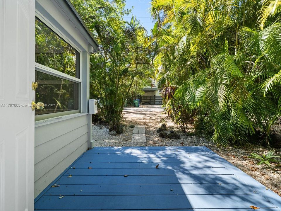 Recently Sold: $720,000 (2 beds, 1 baths, 756 Square Feet)