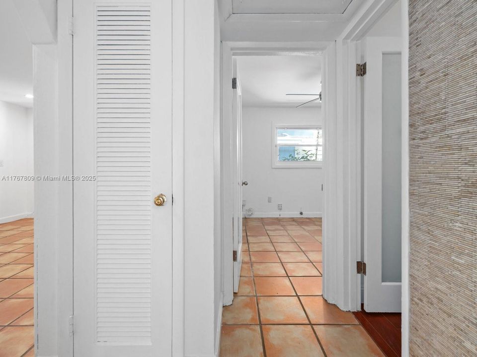 Recently Sold: $720,000 (2 beds, 1 baths, 756 Square Feet)