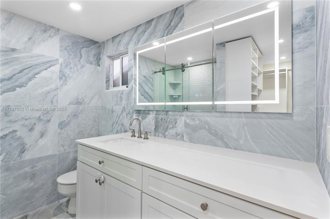 最近售出: $650,000 (3 贝兹, 2 浴室, 1324 平方英尺)