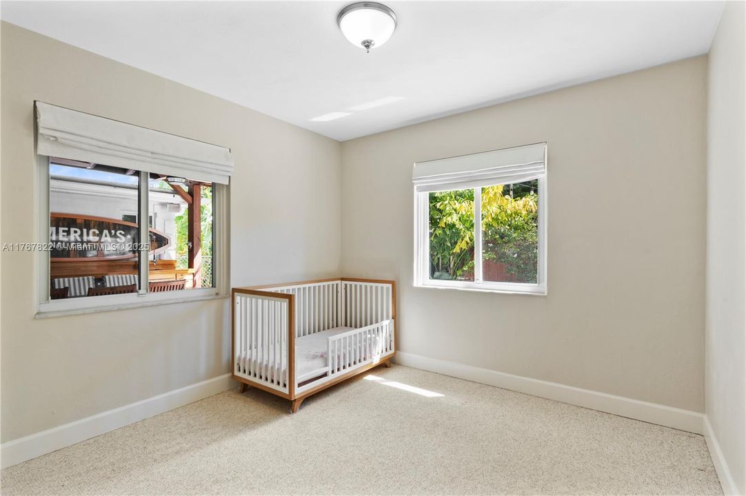 最近售出: $650,000 (3 贝兹, 2 浴室, 1324 平方英尺)